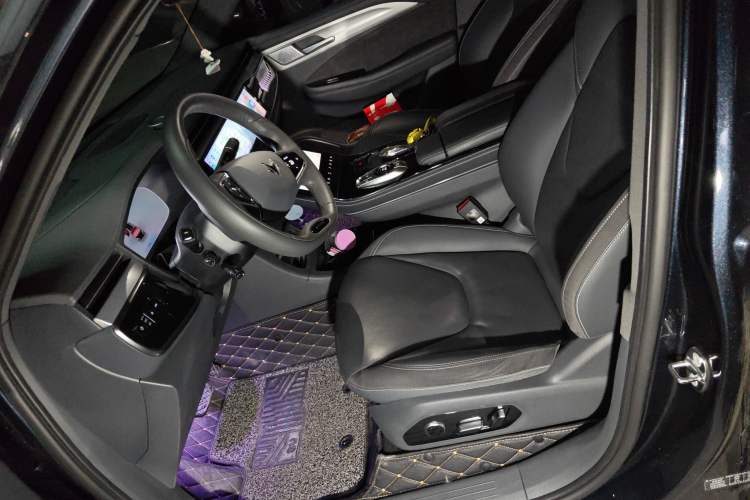 Used ARCFOX Alpha T 2022 653S+ 160kW Left Front Seat