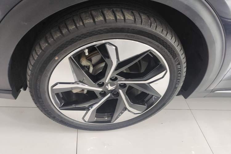 Used ARCFOX Alpha T 2022 653S+ 160kW Left Front Wheel Hub