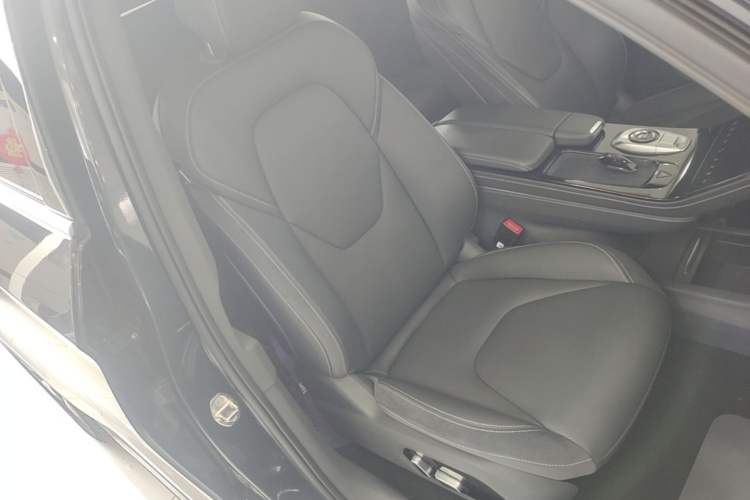 Used ARCFOX Alpha T 2022 653S+ 160kW Right Front Seat