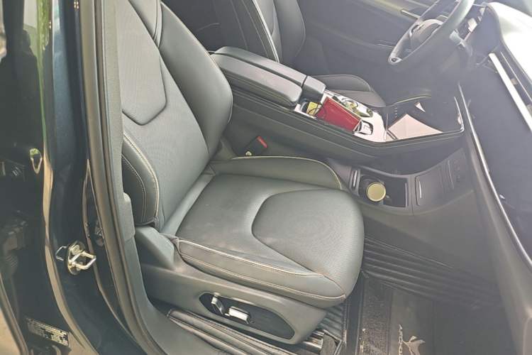Used ARCFOX Alpha T 2022 480S 175kW Right Front Seat