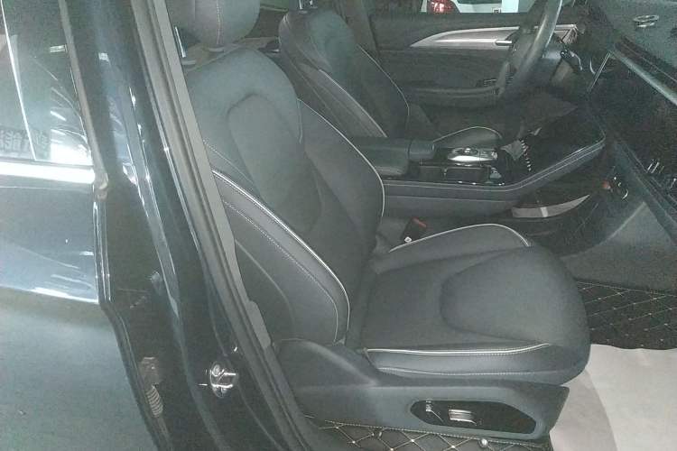 Used ARCFOX Alpha T 2022 480S 160kW Right Front Seat