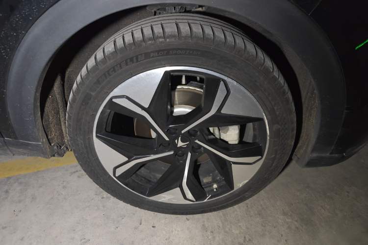 Used ARCFOX Alpha T 2022 653S+ 160kW Right Front Wheel Hub