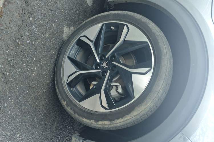 Used ARCFOX Alpha T 2022 653S+ 160kW Right Front Wheel Hub