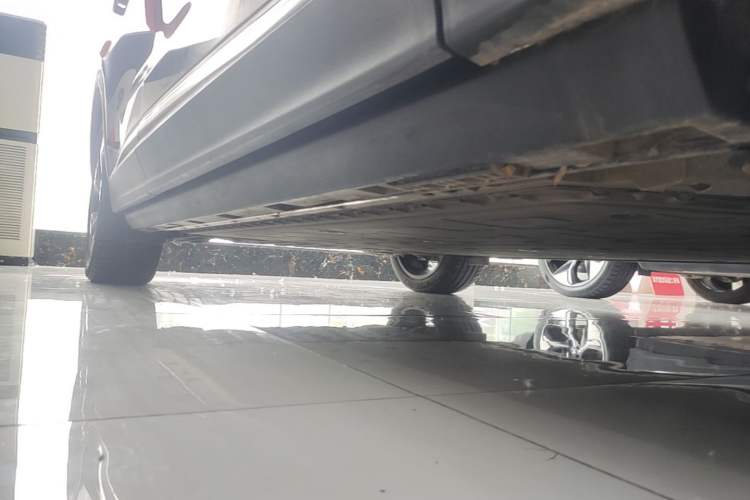 Used ARCFOX Alpha T 2022 653S+ 160kW Right Side Sill