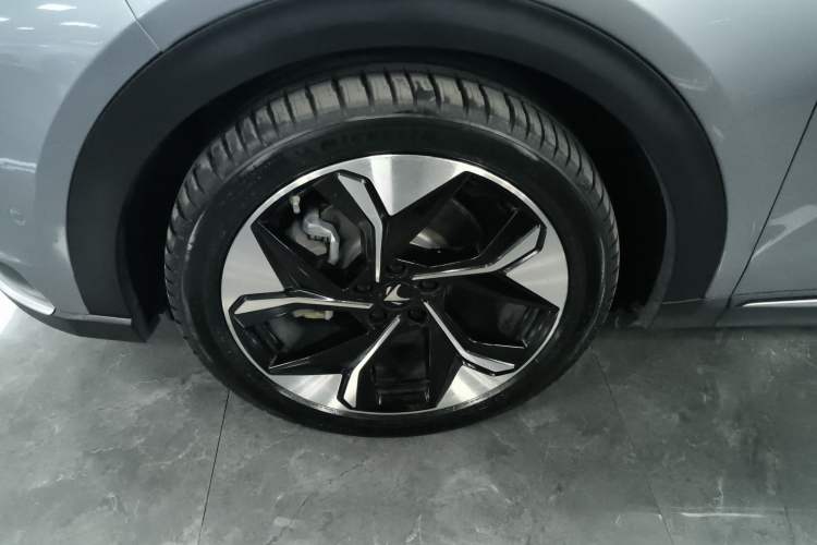 Used ARCFOX Alpha T 2022 653S+ 160kW Left Front Wheel Hub