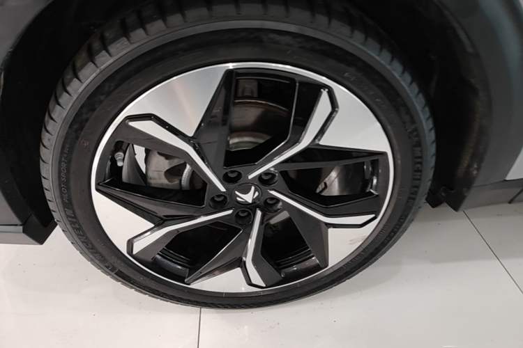 Used ARCFOX Alpha T 2022 653S 160kW Left Front Wheel Hub
