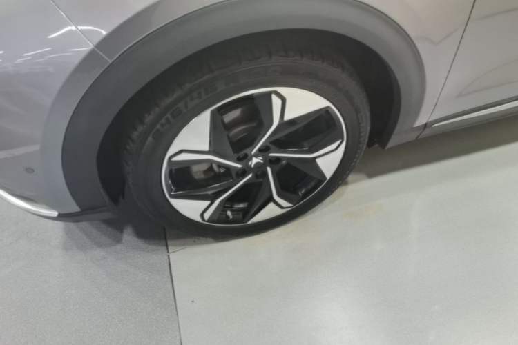 Used ARCFOX Alpha T 2022 653S+ 160kW Left Front Wheel Hub