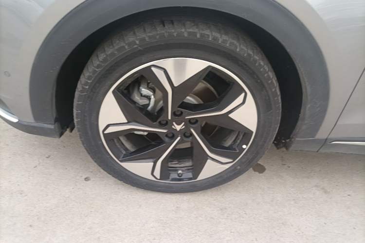 Used ARCFOX Alpha T 2022 653S+ 160kW Left Front Wheel Hub