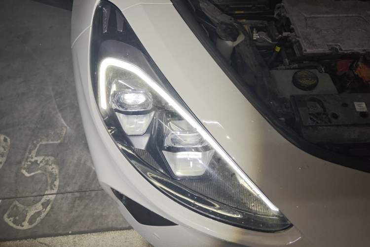 Used ARCFOX Alpha T 2022 653S 175kW Right Front Headlight