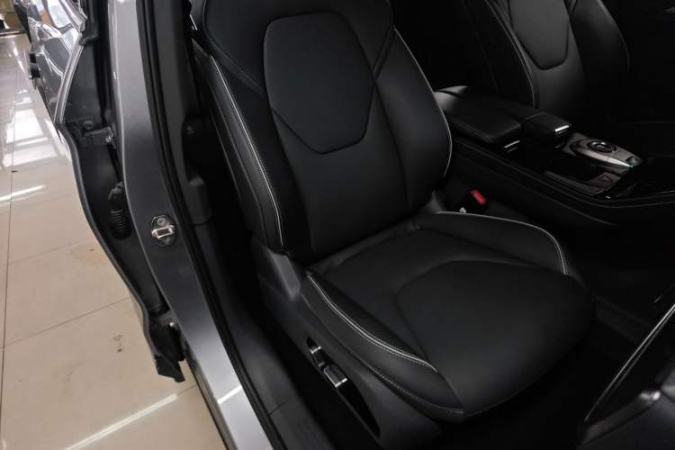 Used ARCFOX Alpha T 2022 480S 160kW Right Front Seat