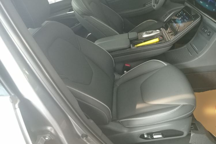 Used ARCFOX Alpha T 2022 480S 160kW Right Front Seat