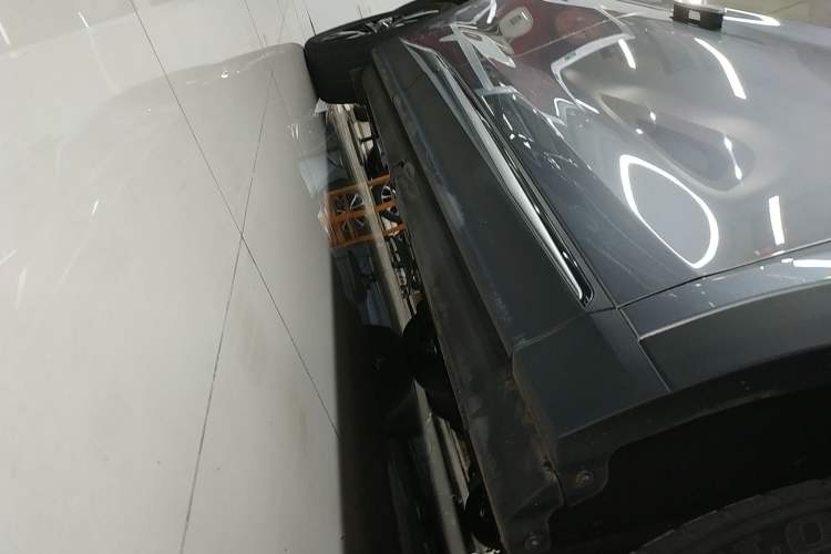 Used ARCFOX Alpha T 2022 480S 160kW Right Side Sill