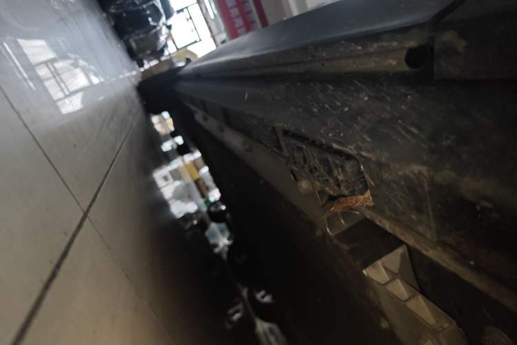 Used ARCFOX Alpha T 2022 480S 160kW Right Side Sill
