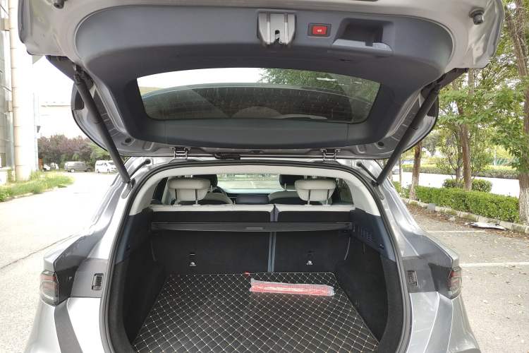 Used ARCFOX Alpha T 2022 653S+ 160kW Trunk