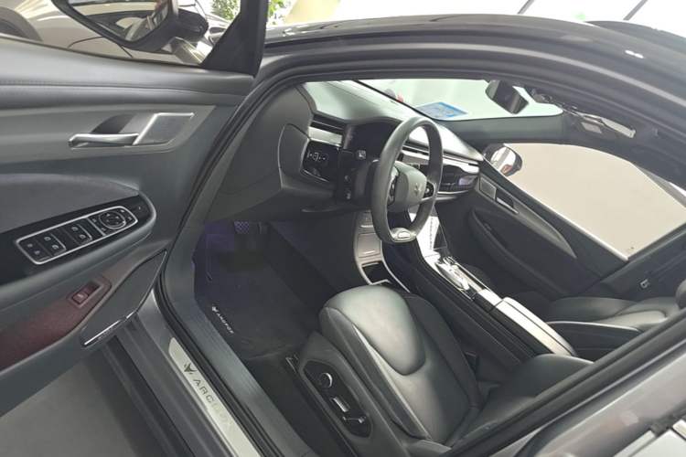 Used ARCFOX Alpha T 2022 653S+ 160kW Driver Seat