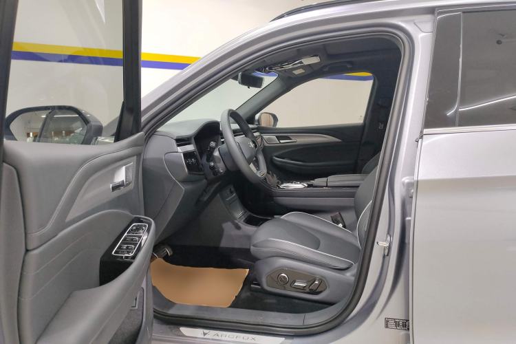 Used ARCFOX Alpha T 2022 480S 175kW Left Front Seat