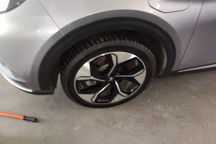 Used ARCFOX Alpha T 2022 653S+ 160kW Left Front Wheel Hub