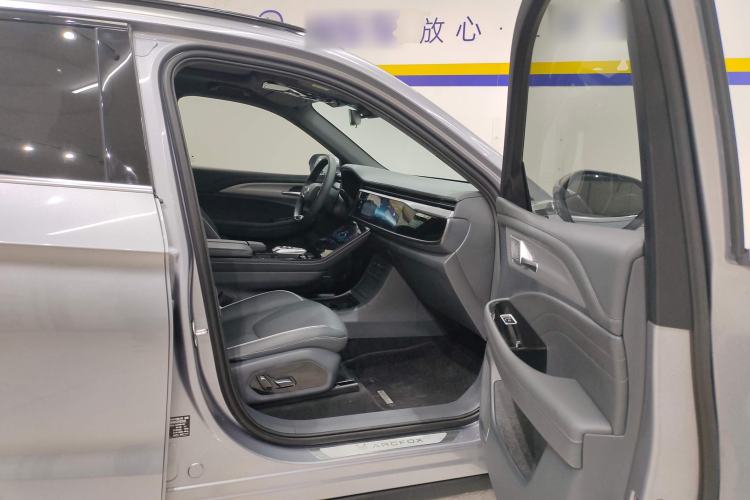 Used ARCFOX Alpha T 2022 480S 175kW Right Front Seat