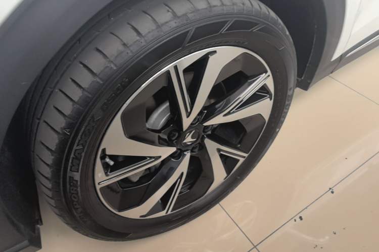 Used ARCFOX Alpha T 2022 480S 160kW Left Front Wheel Hub