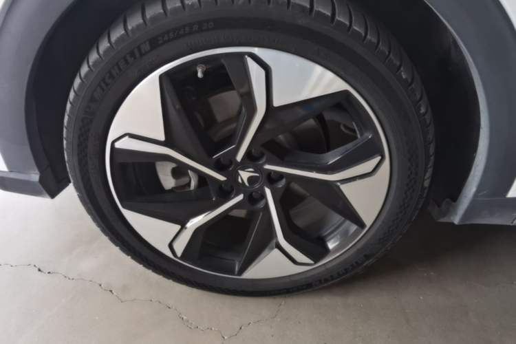 Used ARCFOX Alpha T 2022 653S+ 160kW Left Front Wheel Hub