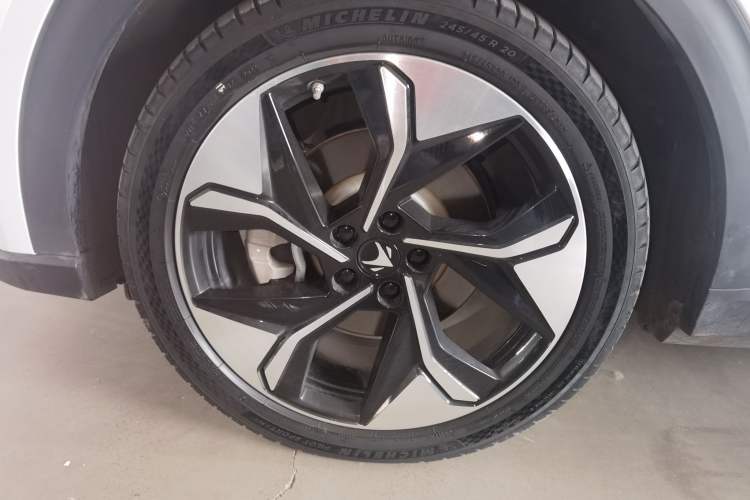 Used ARCFOX Alpha T 2022 653S+ 160kW Left Front Wheel Hub
