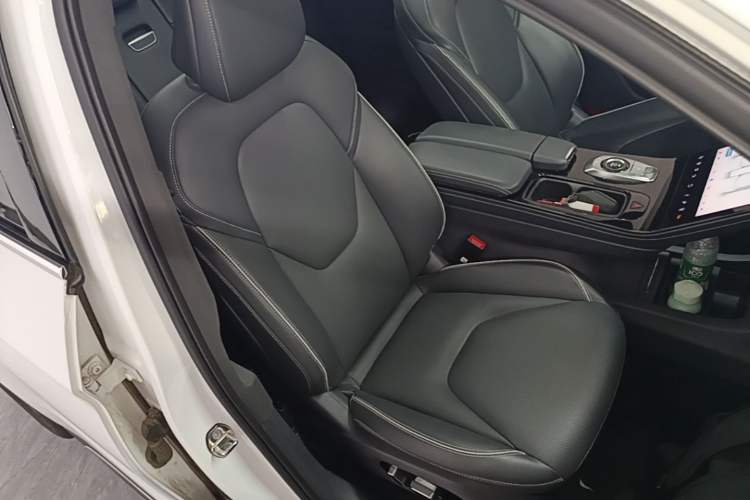 Used ARCFOX Alpha T 2022 480S 175kW Right Front Seat