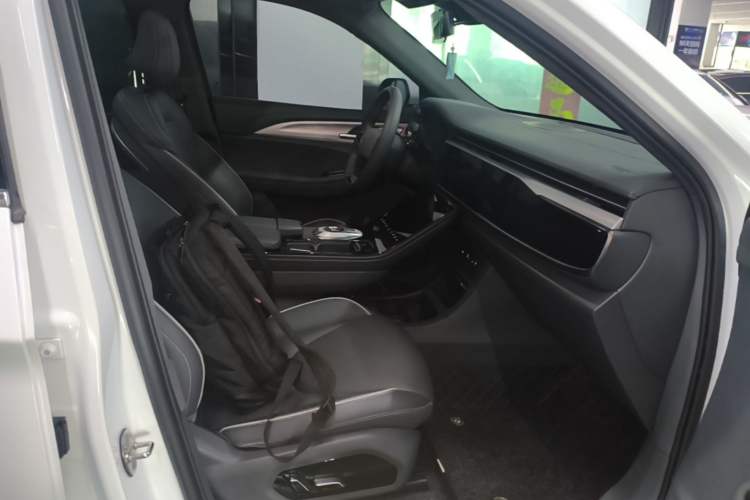 Used ARCFOX Alpha T 2022 480S 175kW Right Front Seat