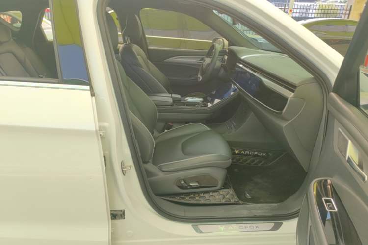 Used ARCFOX Alpha T 2022 480S 175kW Right Front Seat