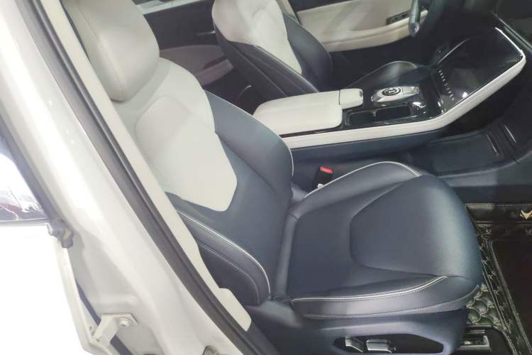 Used ARCFOX Alpha T 2022 480S 175kW Right Front Seat