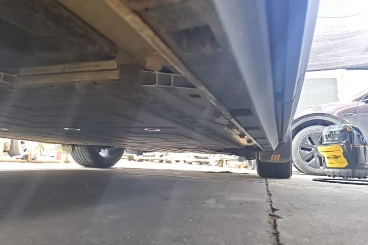 Used ARCFOX Alpha T 2022 480S 160kW Right Side Sill