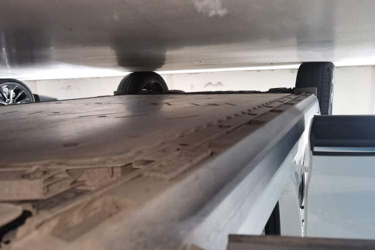 Used ARCFOX Alpha T 2022 653S+ 160kW Right Side Sill