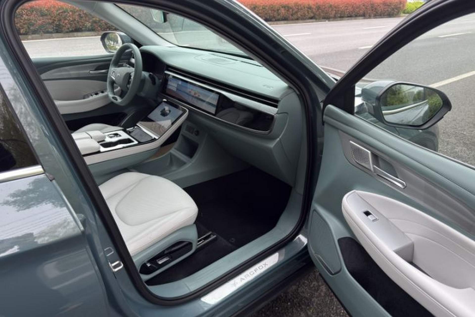 Used ARCFOX Alpha T 2023 480E Forest Edition 175kW Interior 9