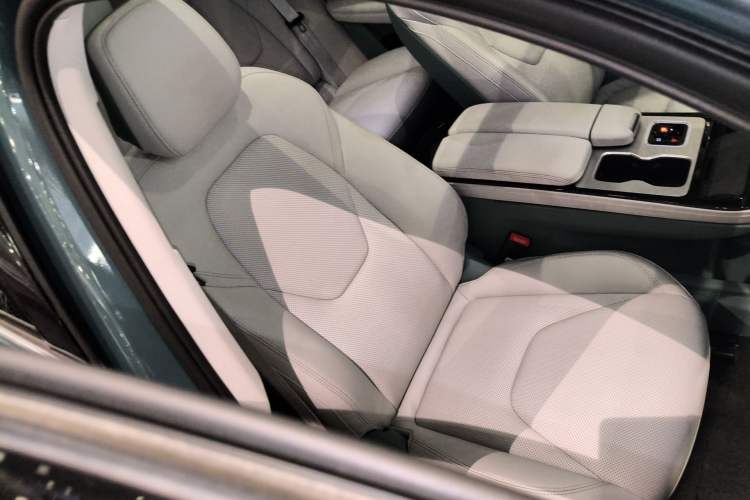 Used ARCFOX Alpha T 2023 480E Forest Edition 175kW Right Front Seat