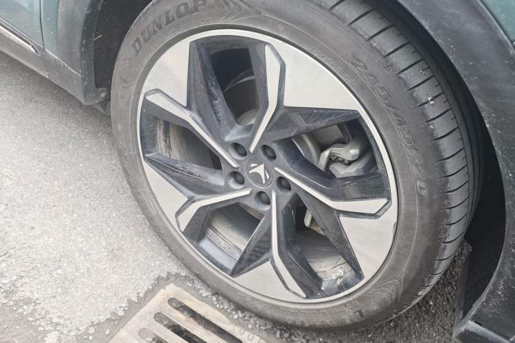 Used ARCFOX Alpha T 2023 688E+ Forest Edition 160kW Right Front Wheel Hub