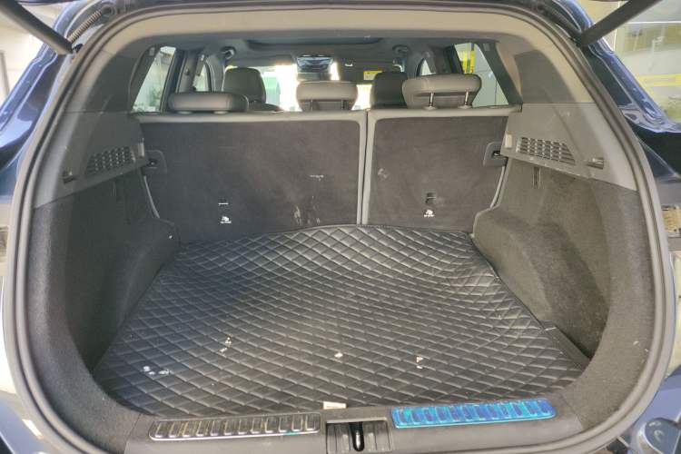 Used ARCFOX Alpha T 2023 480E Forest Edition 160kW Trunk