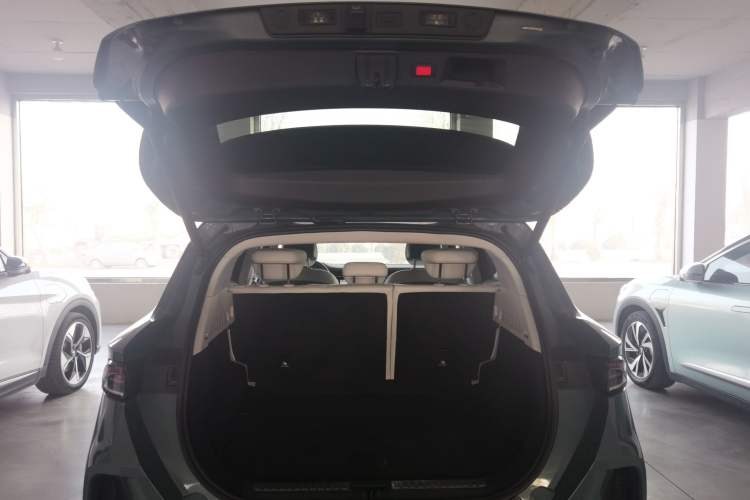 Used ARCFOX Alpha T 2023 688E+ Forest Edition 175kW Trunk