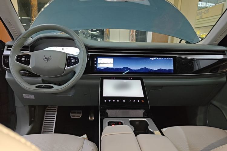 Used ARCFOX Alpha T 2023 480E Forest Edition 175kW Center Console