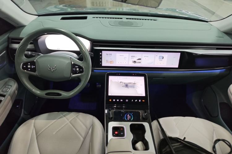 Used ARCFOX Alpha T 2023 688E+ Forest Edition 160kW Center Console