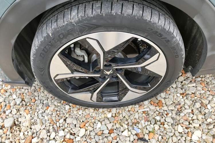 Used ARCFOX Alpha T 2023 688E+ Forest Edition 160kW Left Front Wheel Hub