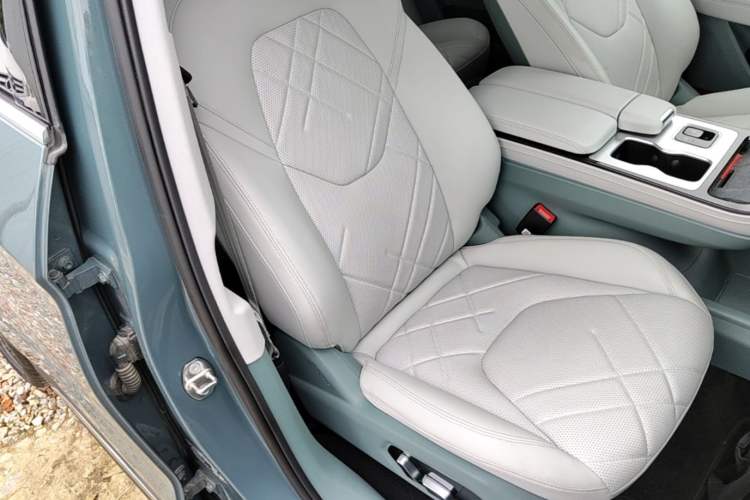 Used ARCFOX Alpha T 2023 688E+ Forest Edition 160kW Right Front Seat