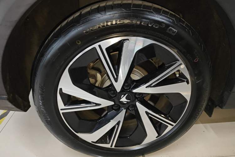 Used ARCFOX Alpha T 2023 480E Forest Edition 175kW Right Rear Wheel Hub