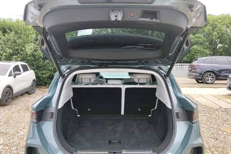 Used ARCFOX Alpha T 2023 688E+ Forest Edition 160kW Trunk