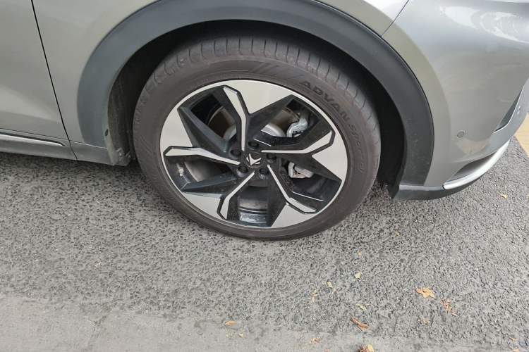 Used ARCFOX Alpha T 2023 688E+ Forest Edition 160kW Right Front Wheel Hub
