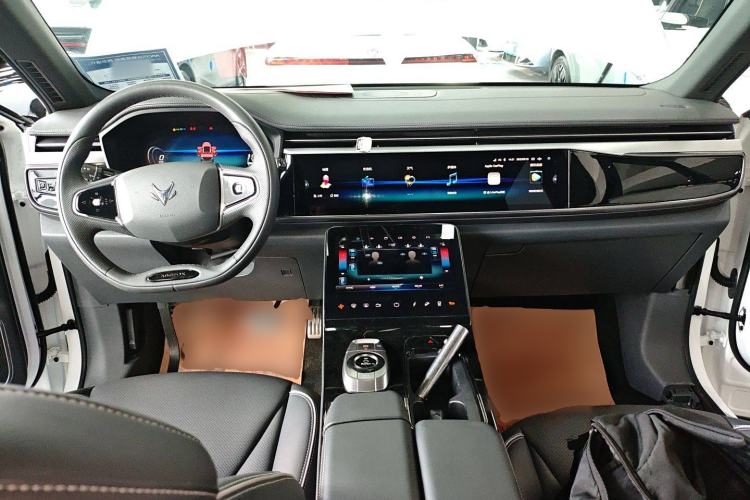 Used ARCFOX Alpha T 2023 480 Forest Edition 175kW Center Console