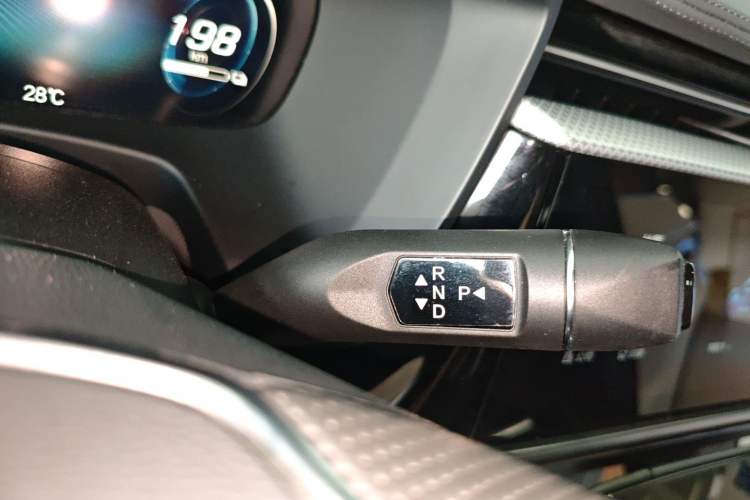 Used ARCFOX Alpha T 2023 480 Forest Edition 175kW Gear Lever