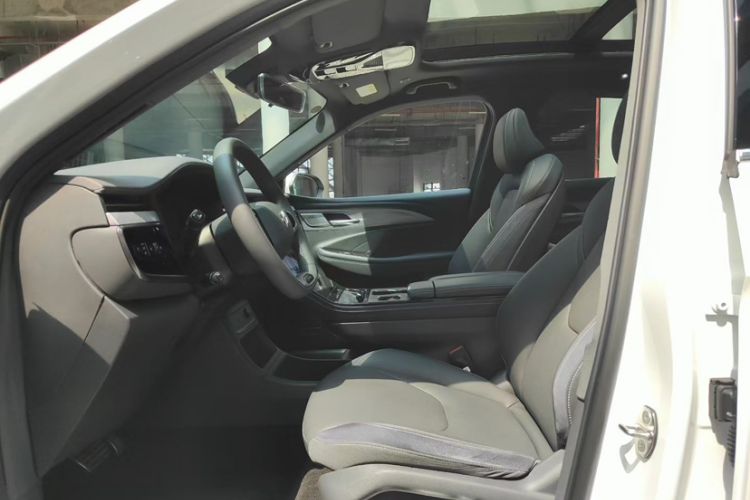 Used ARCFOX Alpha T 2023 480E Forest Edition 175kW Interior 10