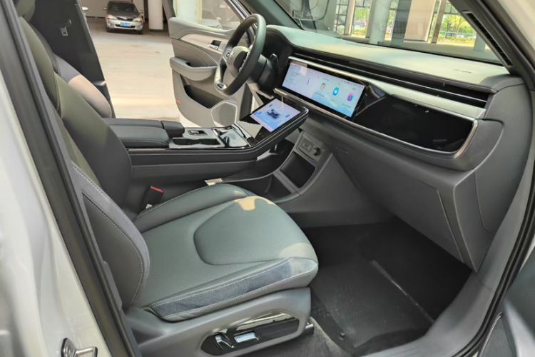 Used ARCFOX Alpha T 2023 480E Forest Edition 175kW Interior 11