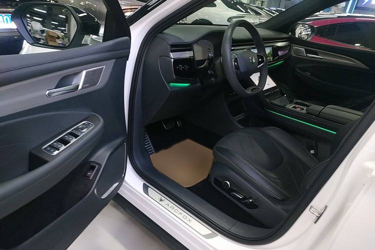 Used ARCFOX Alpha T 2023 688E+ Forest Edition 160kW Interior 3