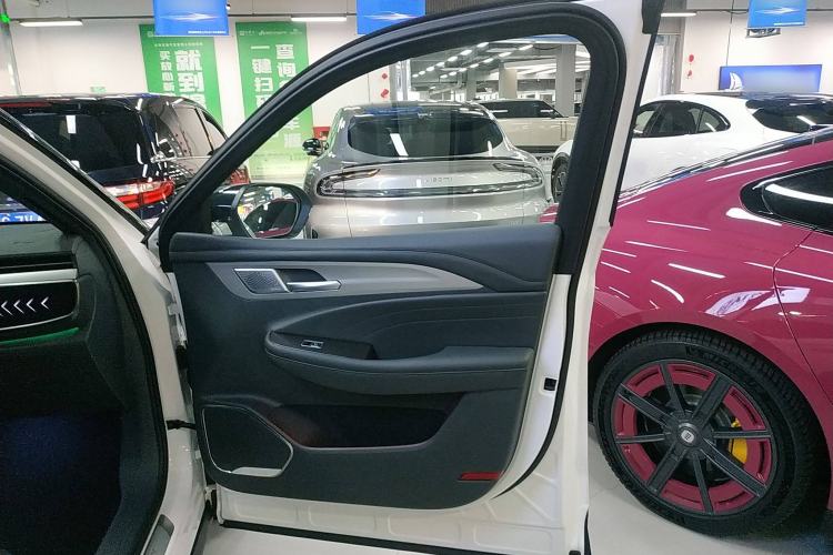 Used ARCFOX Alpha T 2023 688E+ Forest Edition 160kW Interior 5