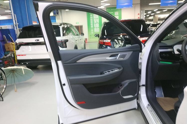 Used ARCFOX Alpha T 2023 688E+ Forest Edition 160kW Interior 7